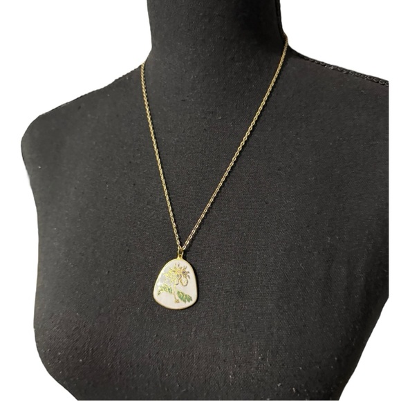 Vintage Cloisonné Floral Enamel Pendant Necklace White with Gold Tone Chain - Picture 4 of 8